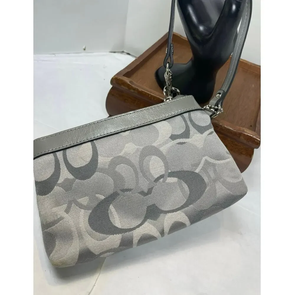 COACH WRISTLET BAG CANVAS LEATHER SIGNATURE GRAY PLEATED AESTHETIC‎ KAWAII